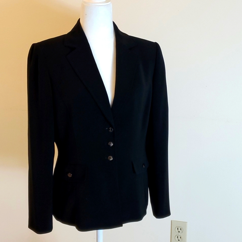 Tahari black long sleeve suiting blazer size 8p